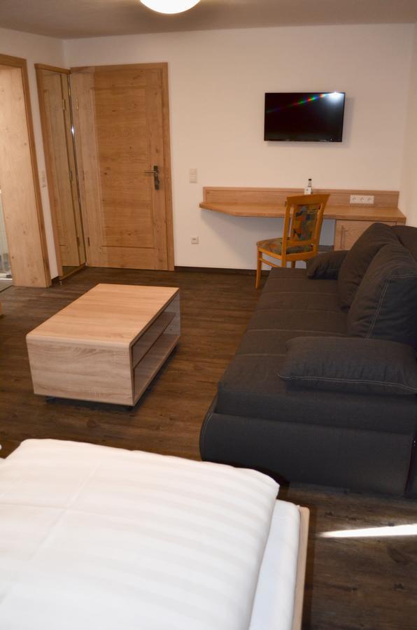 Landhotel Schwarzer Adler Tiefenbronn Kültér fotó