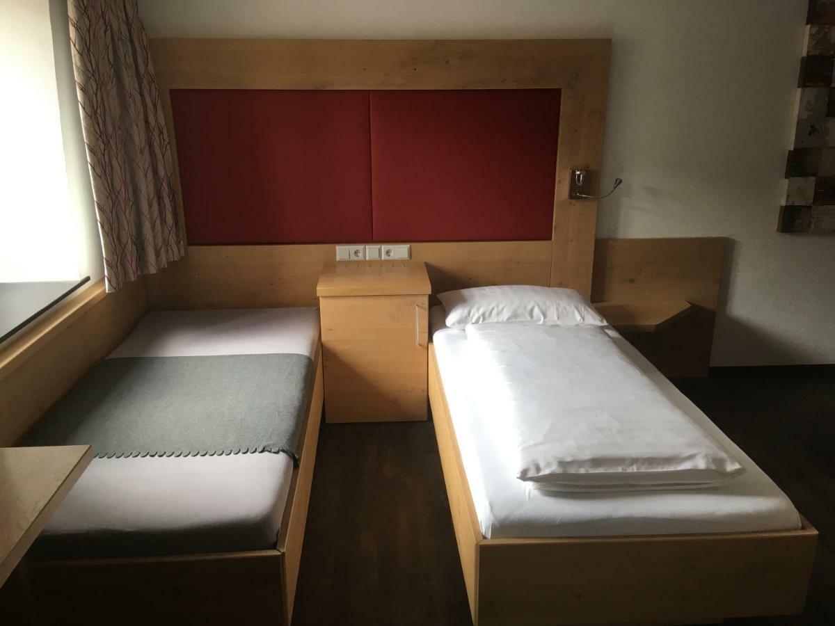 Landhotel Schwarzer Adler Tiefenbronn Kültér fotó